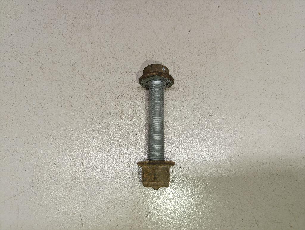 Болт заднего рычага N10628601 VAG