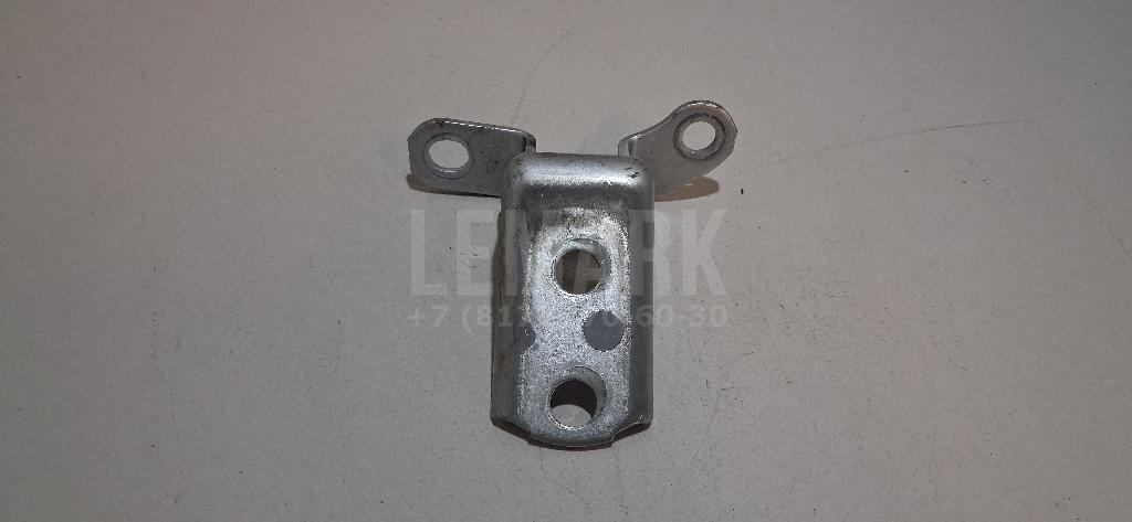 Петля двери задней правой нижняя 6877052031 Toyota