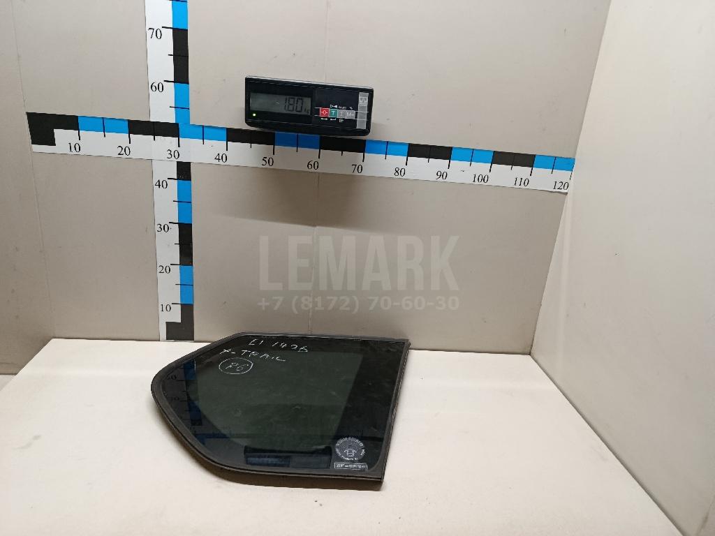 Стекло кузовное глухое правое 83300JG100 Nissan