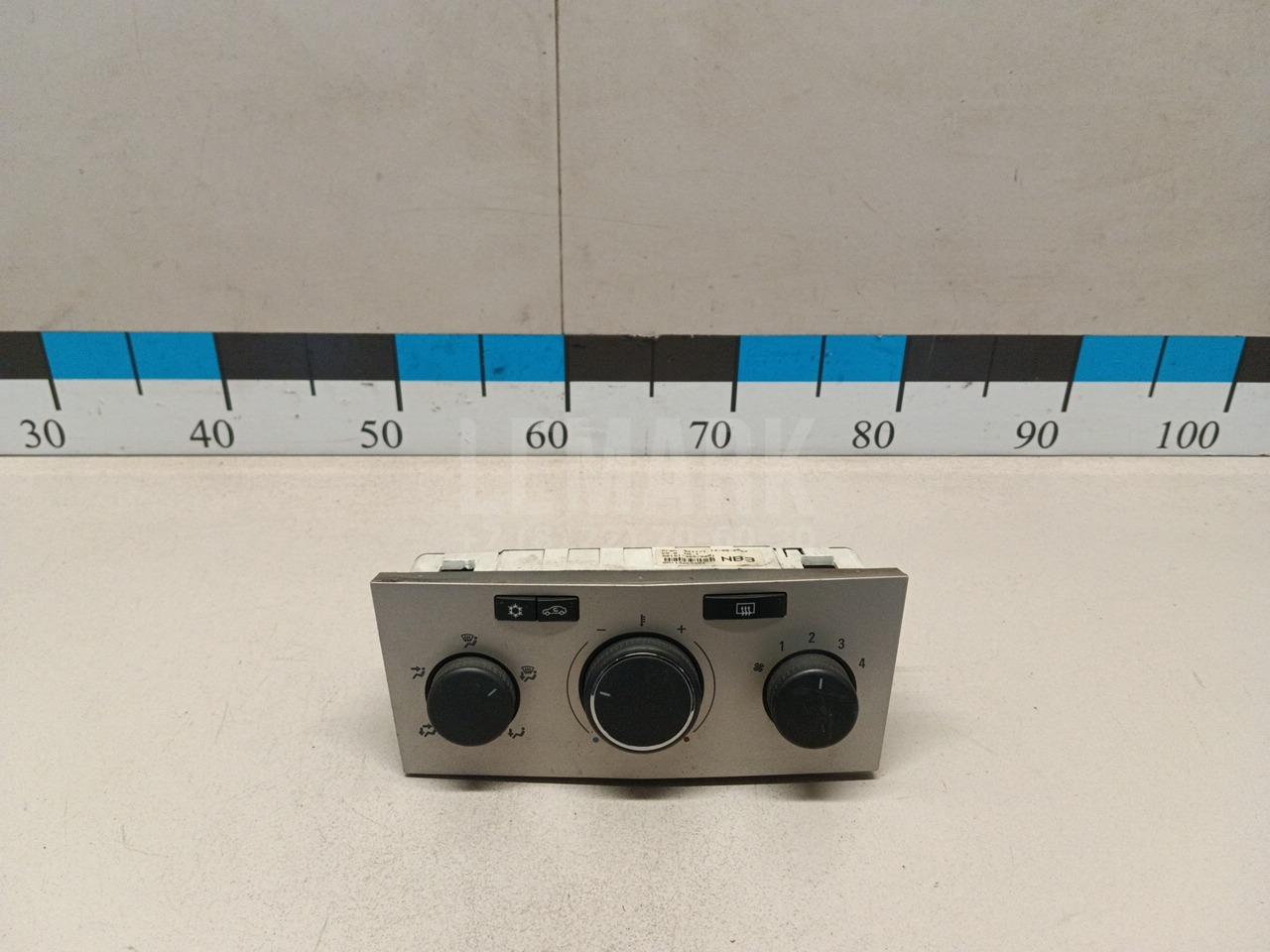 Блок управления отопителем 13269404 GM