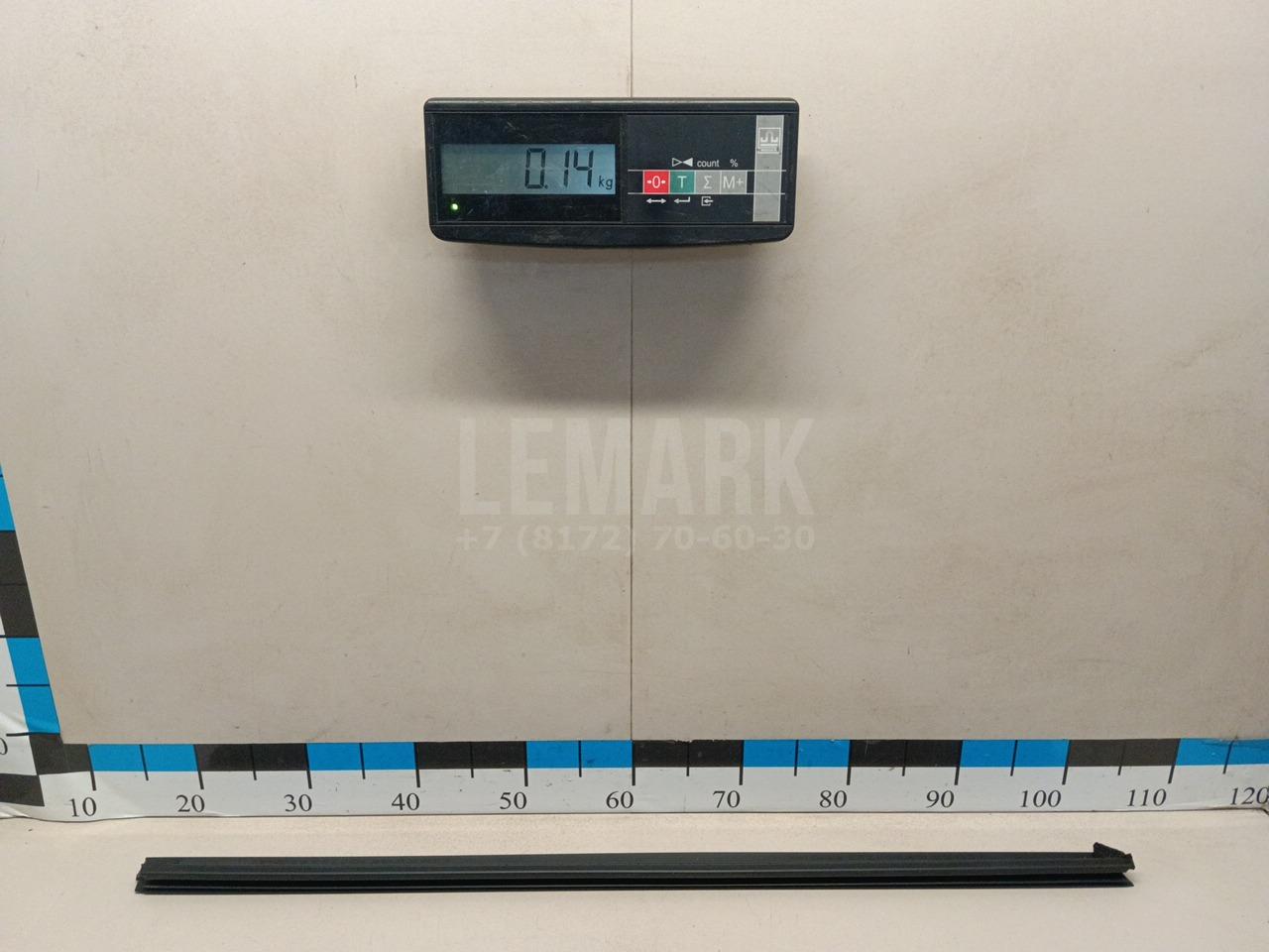 Уплотнитель стекла двери 3T0837479 VAG