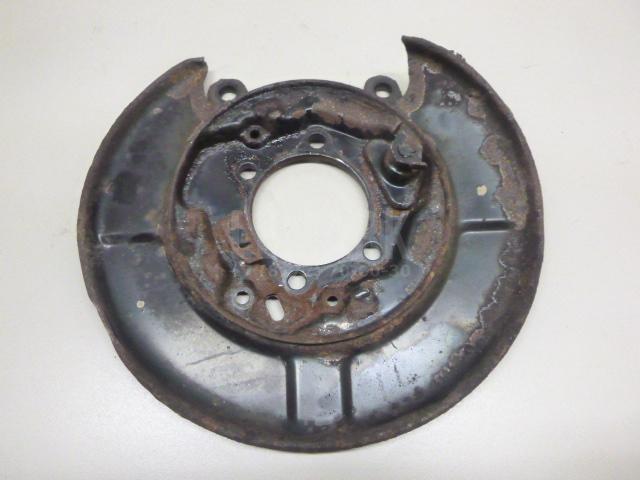 Щит опорный задний правый 44020CY01A Nissan