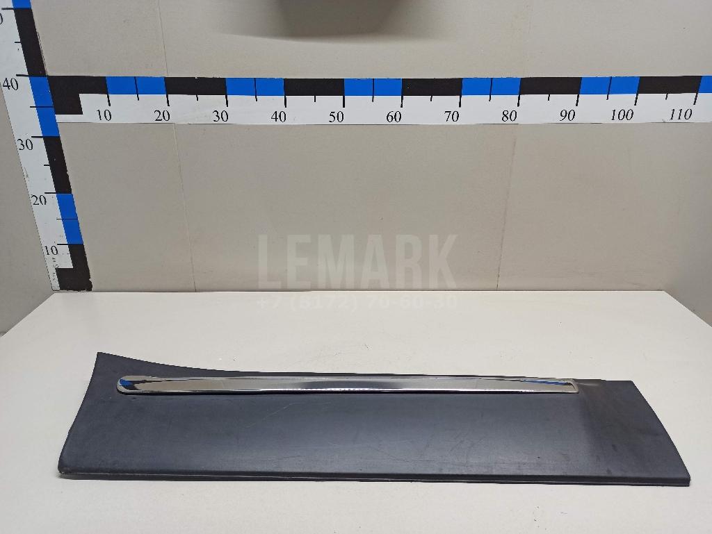 Накладка двери задней правой 82870BR11A Nissan