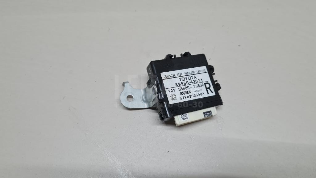 Блок электронный 8996042031 Toyota