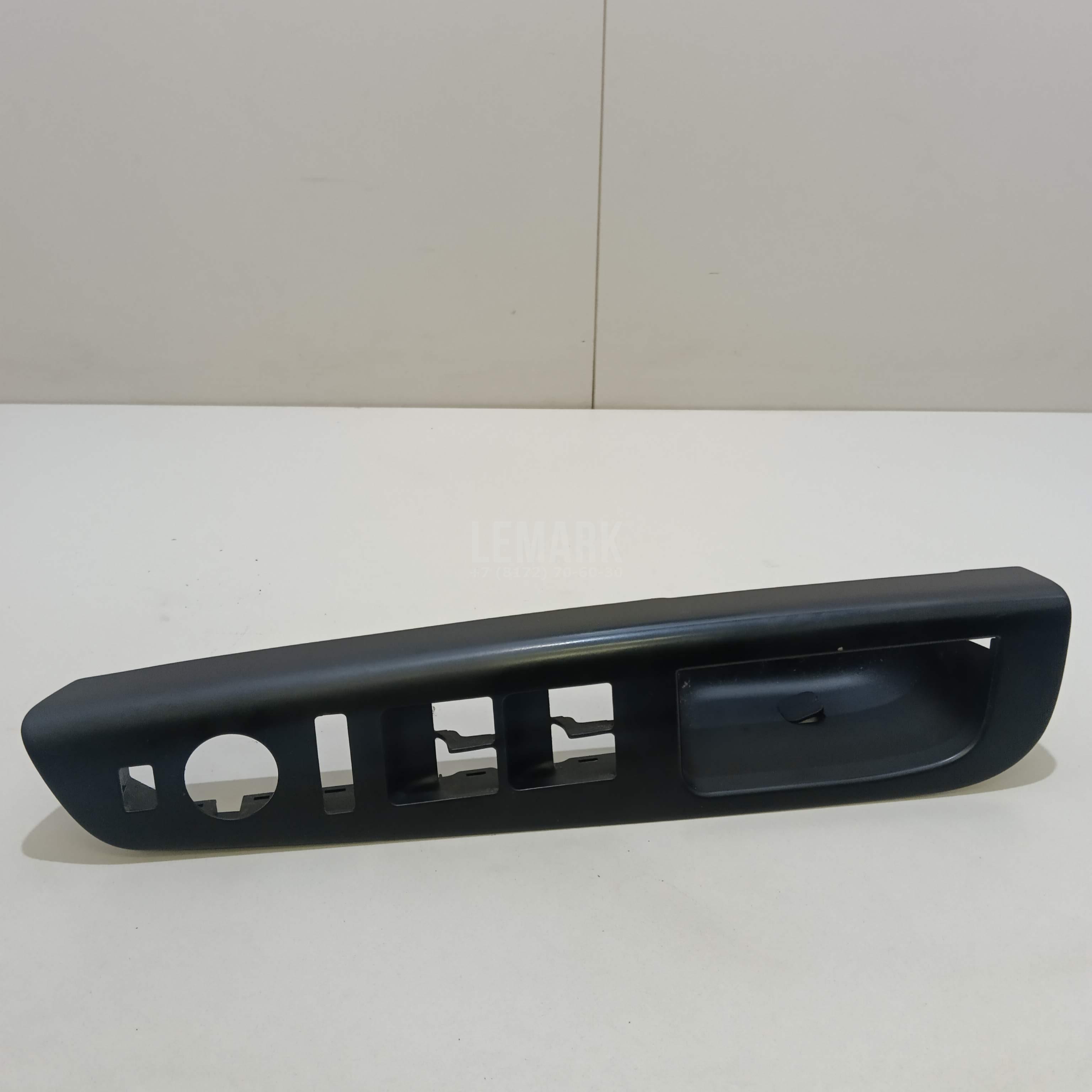 Накладка блока управления стеклоподъемниками 823511H020EQ Hyundai-Kia