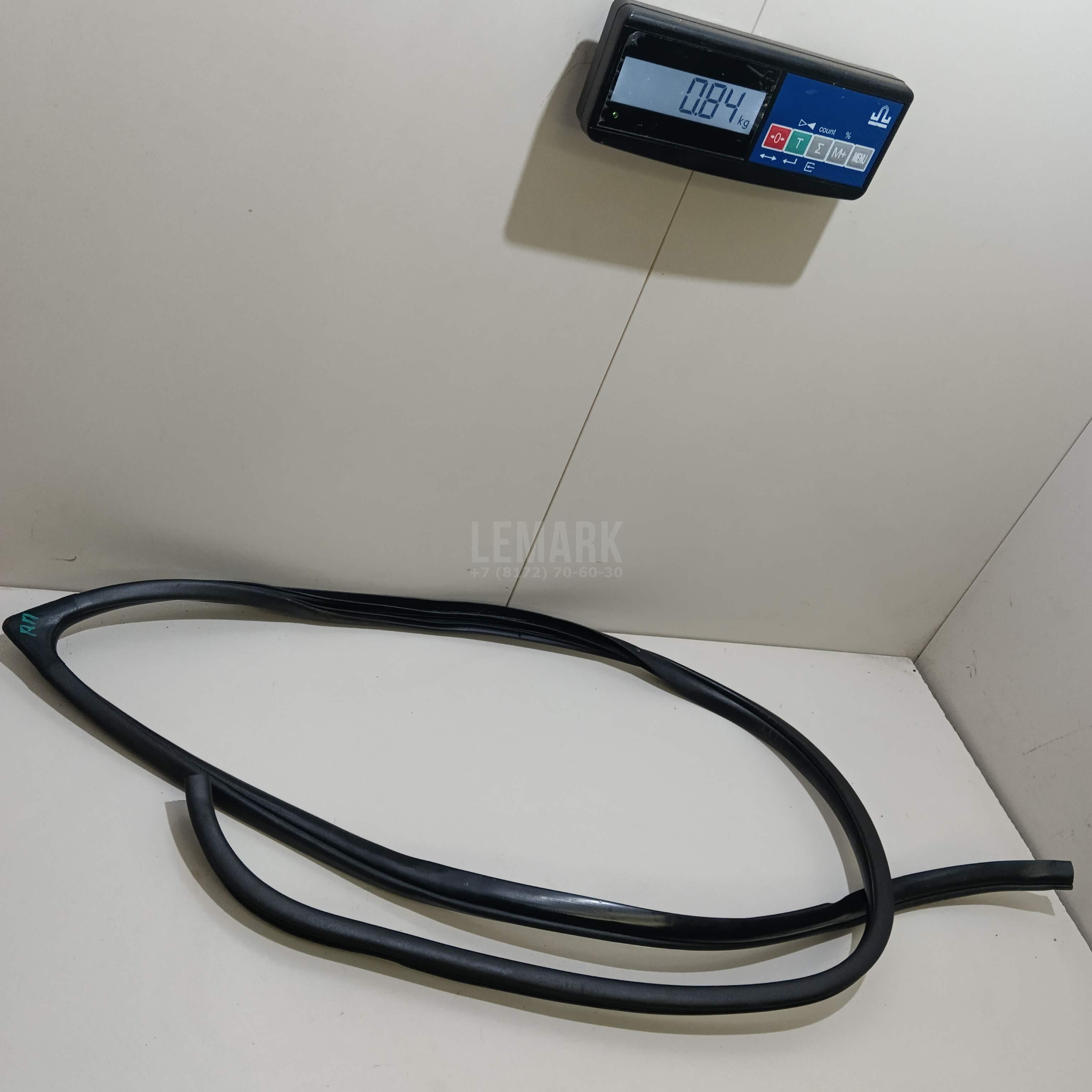 Уплотнитель двери 821201H000EQ Hyundai-Kia