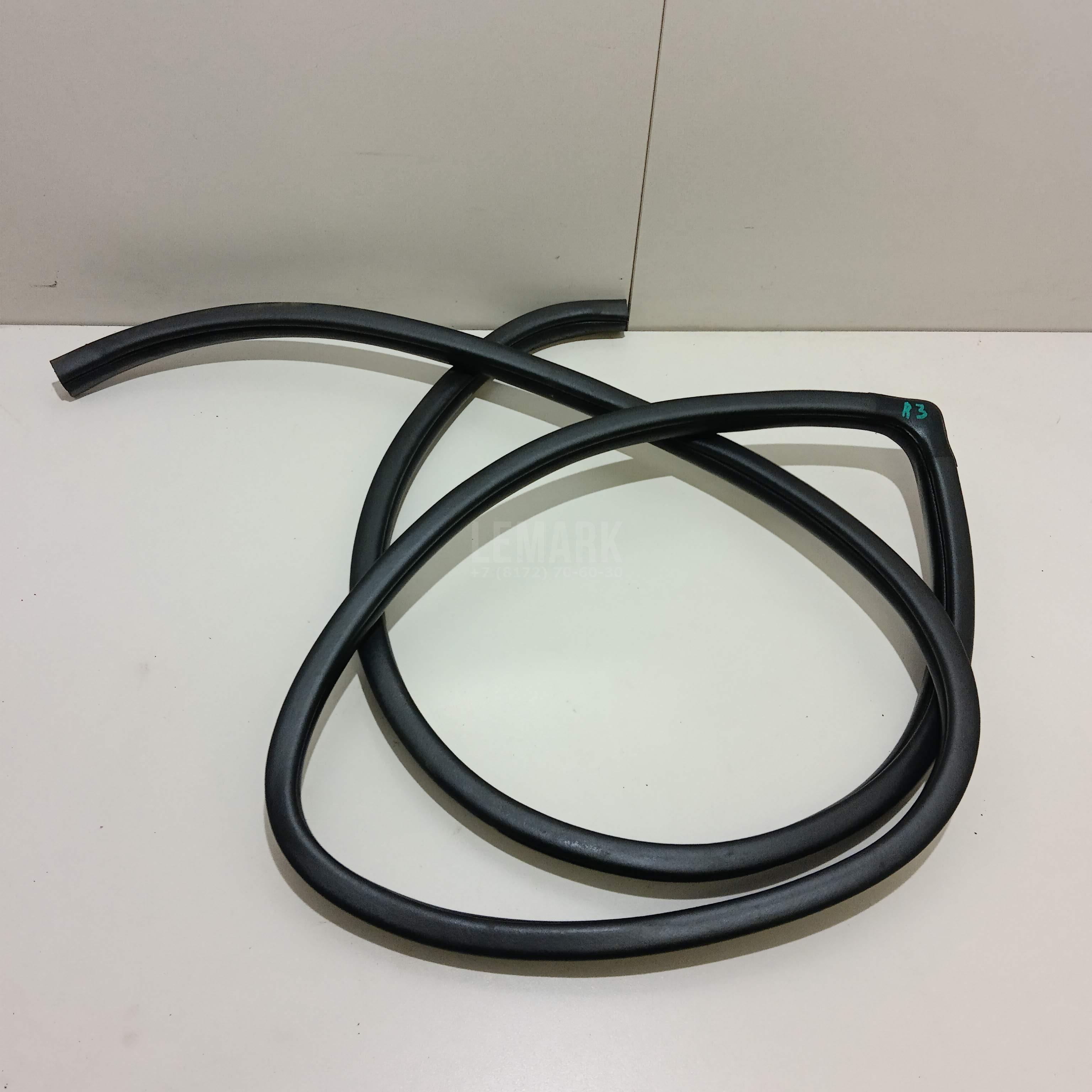 Уплотнитель двери 831201H000EQ Hyundai-Kia