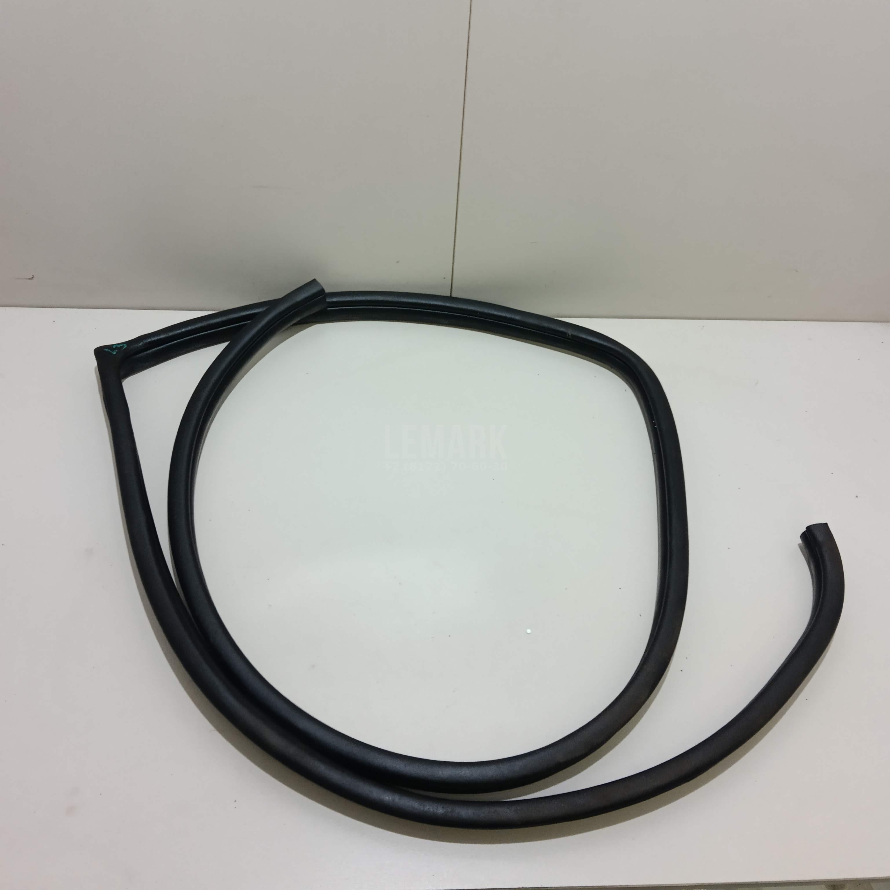 Уплотнитель двери 831101H000EQ Hyundai-Kia