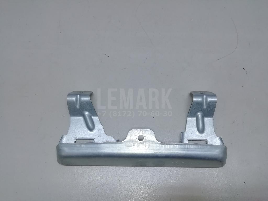 Кронштейн ручки 5L6858687G VAG