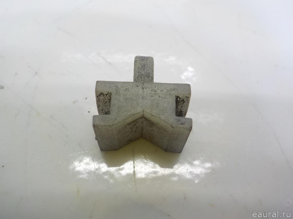 Держатель солнцезащитной шторки