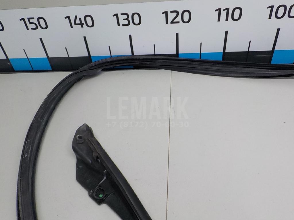 Уплотнитель стекла двери для  BMW X5 E70 2007-2013