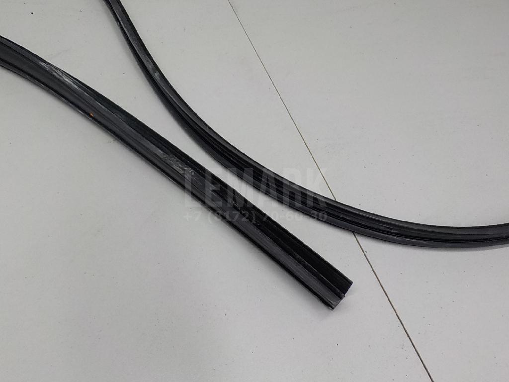 Уплотнитель стекла двери для  BMW X5 E70 2007-2013