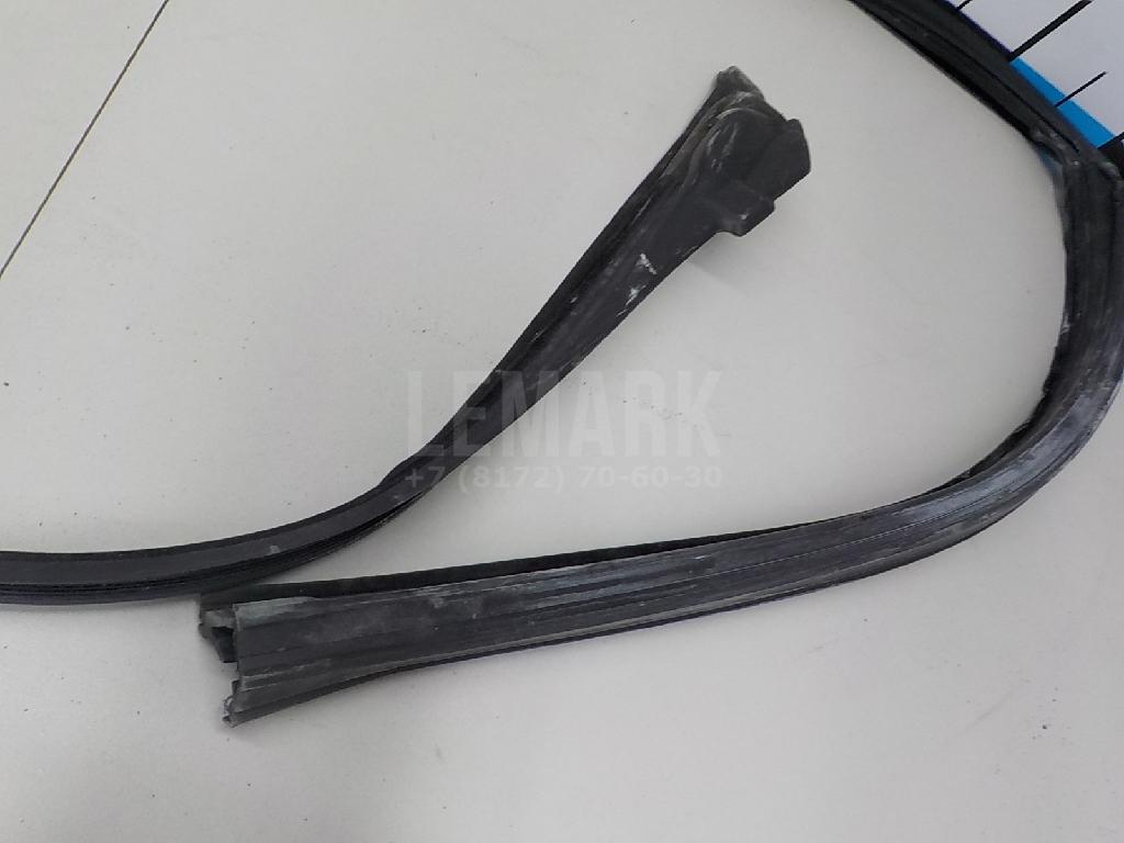 Уплотнитель стекла двери для  BMW X5 E70 2007-2013