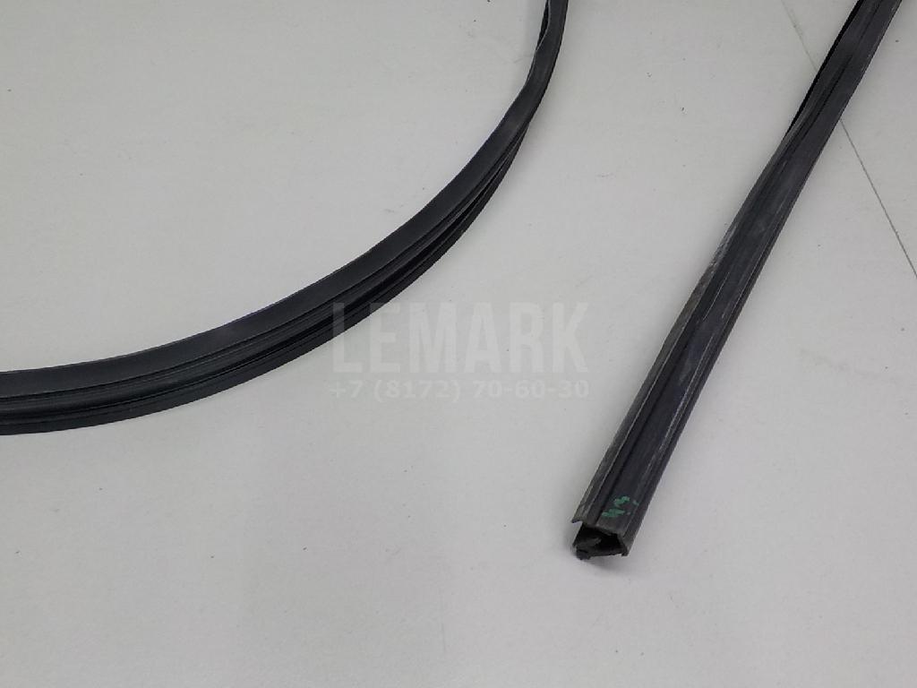 Уплотнитель стекла двери для  BMW X5 E70 2007-2013