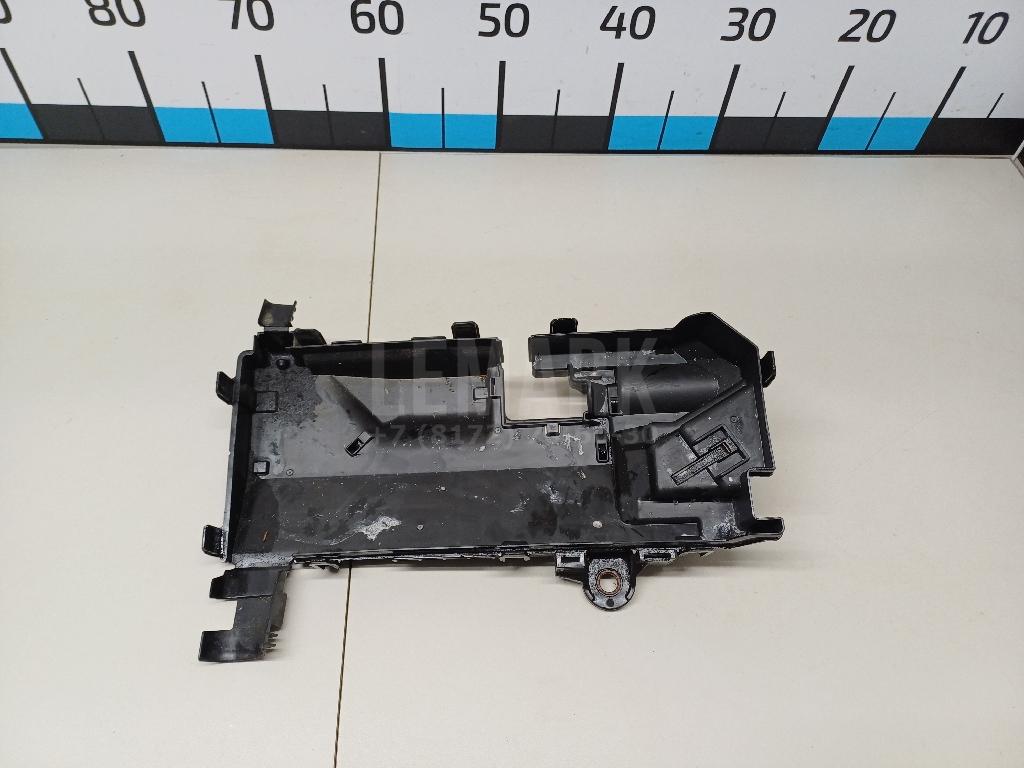 Корпус блока предохранителей 8266360170 Toyota