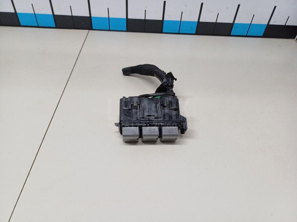Блок реле 8274260030 Toyota