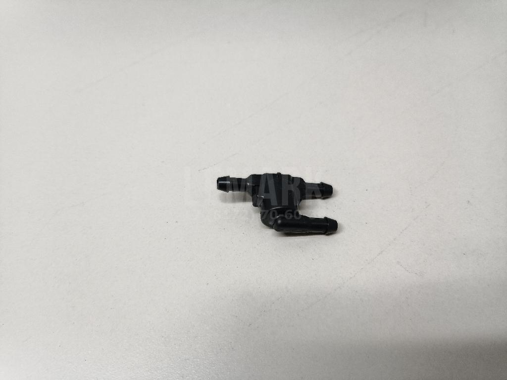 Тройник омывателя стекол 8532128020 Toyota