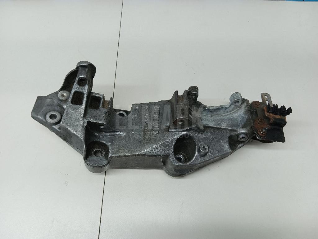 Кронштейн генератора 8200527320 Renault