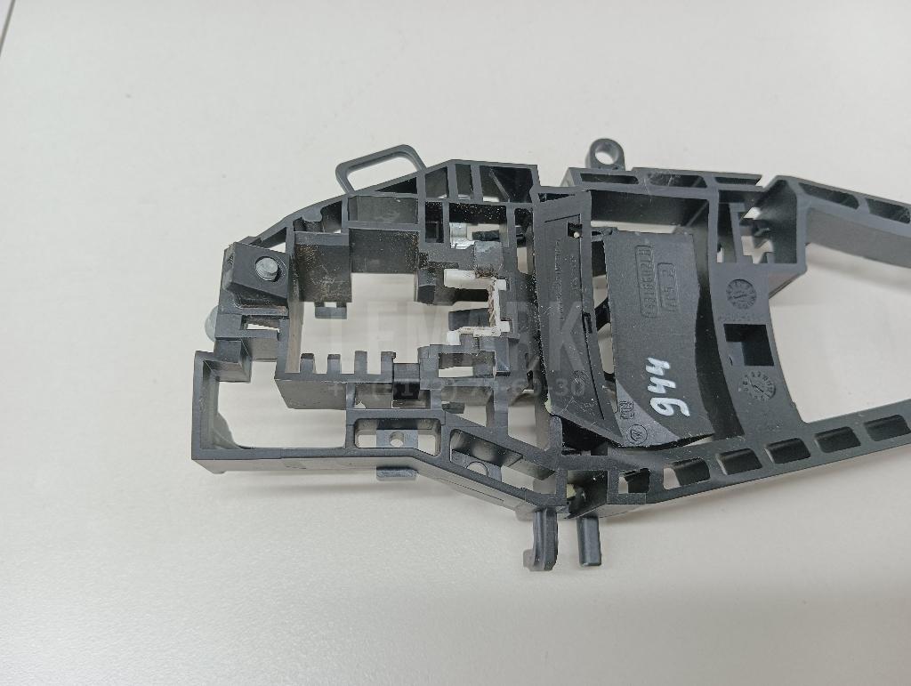 Кронштейн ручки для  BMW 2-serie F45/F46 Tourer 2015-2022