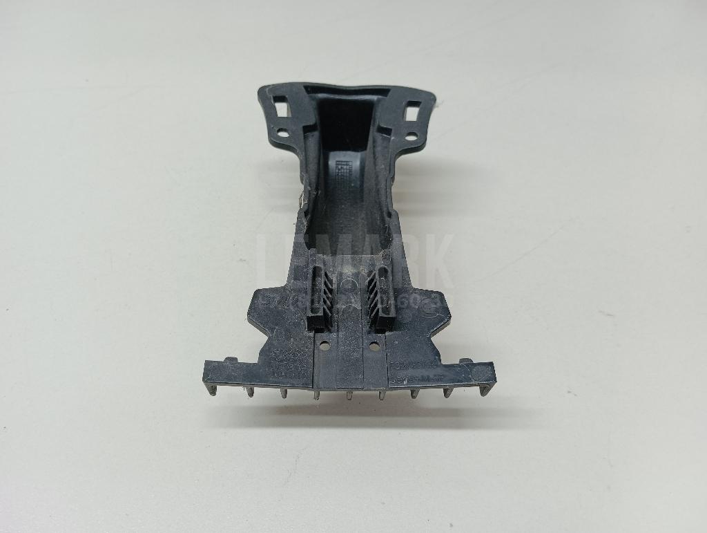 Кронштейн переднего бампера для  BMW 7-serie G11/G12 2015-2022