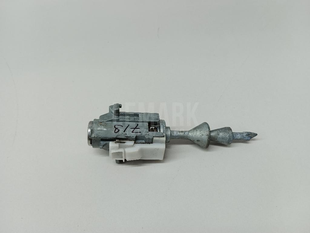 Вставка замка двери лев. для  BMW 3-serie E90/E91 2005-2012