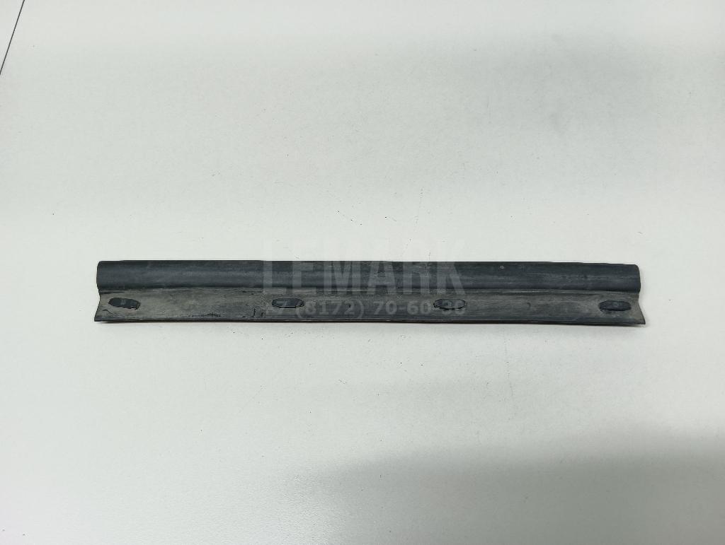 Уплотнитель капота для  BMW 7-serie G11/G12 2015-2022