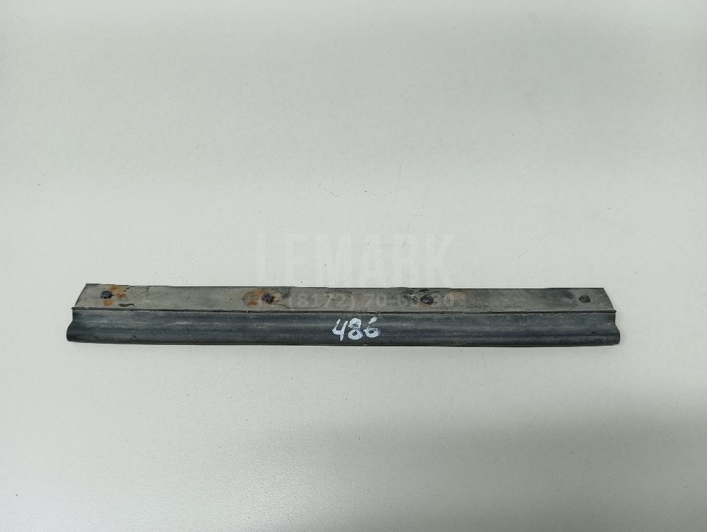 Уплотнитель капота для  BMW 7-serie G11/G12 2015-2022