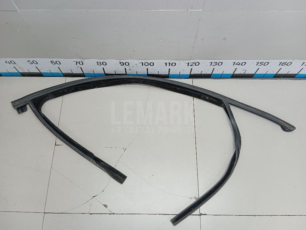 Уплотнитель стекла двери 13228087 GM
