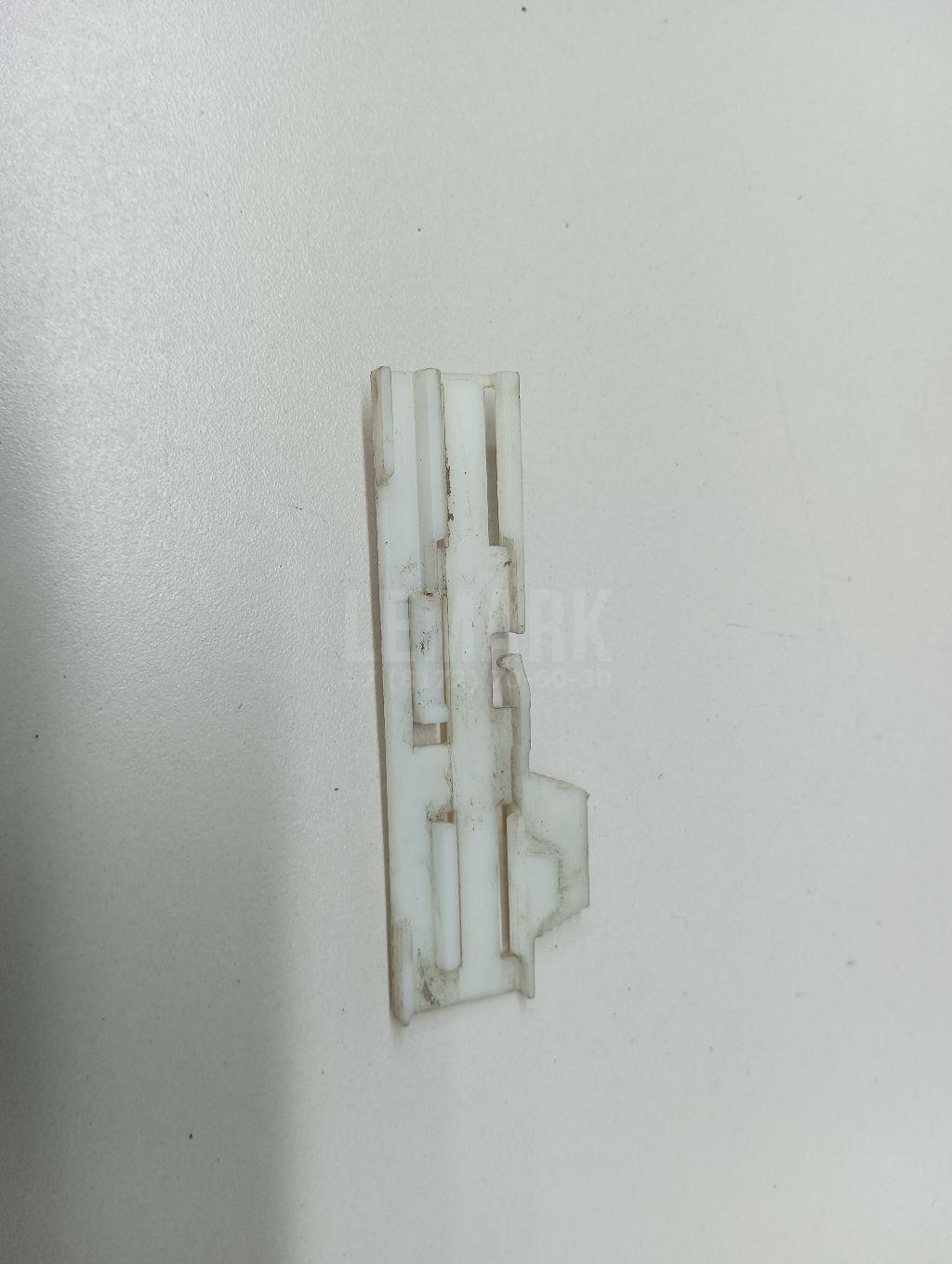 Защелка для  BMW 1-serie F20/F21 2011-2019