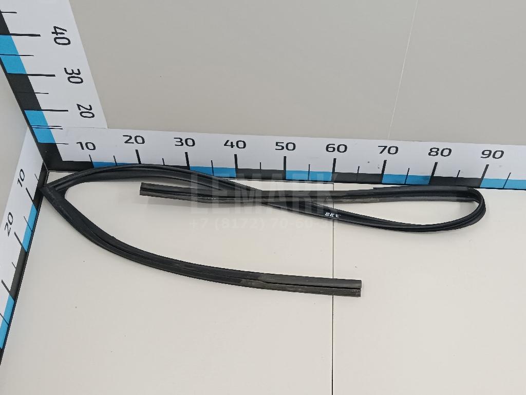 Уплотнитель стекла двери 80330JG000 Nissan