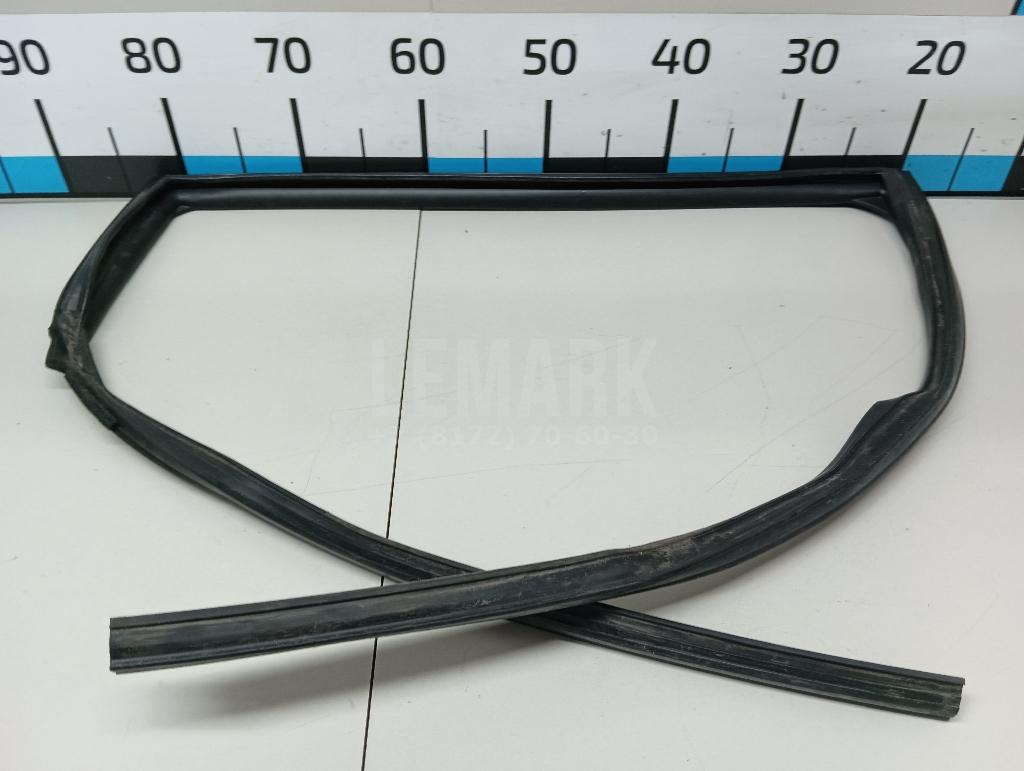 Уплотнитель стекла двери 82330JG000 Nissan