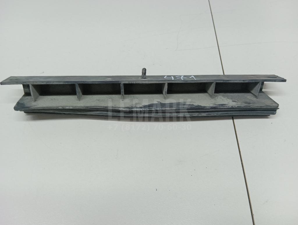 Уплотнитель капота 65810JG000 Nissan
