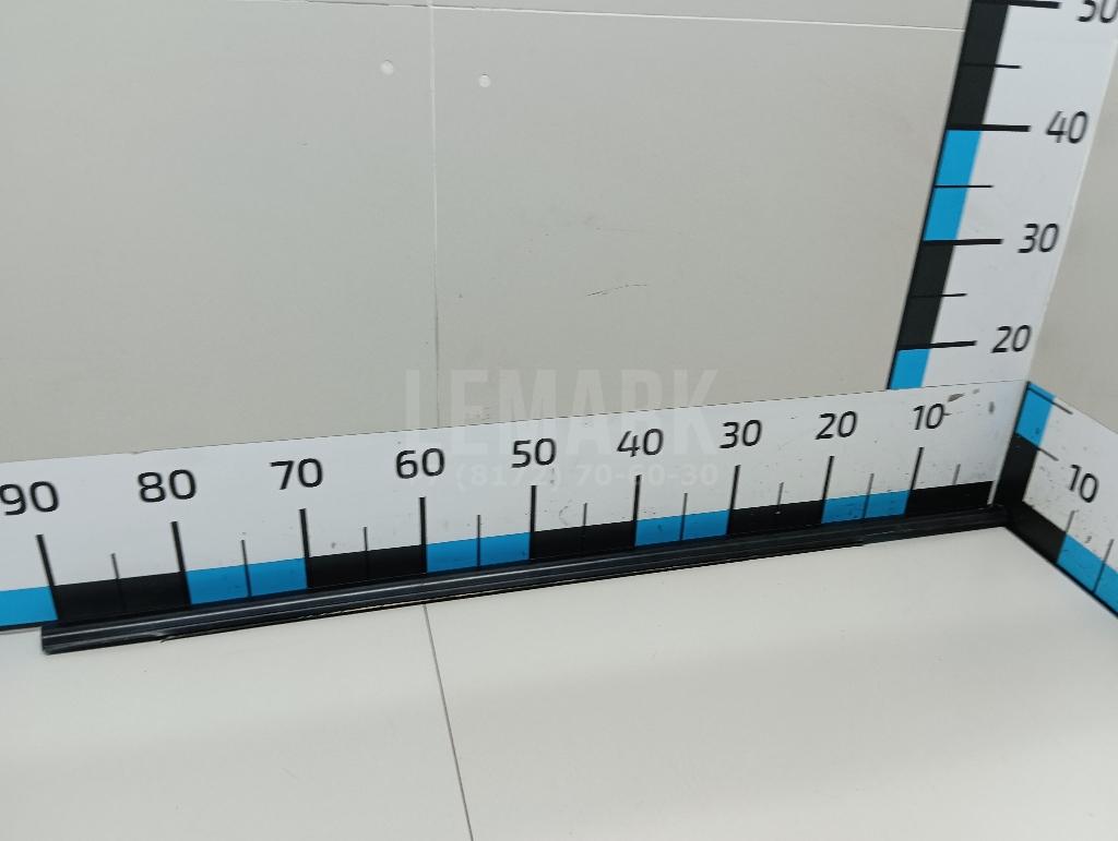 Накладка стекла заднего правого 82820JG000 Nissan