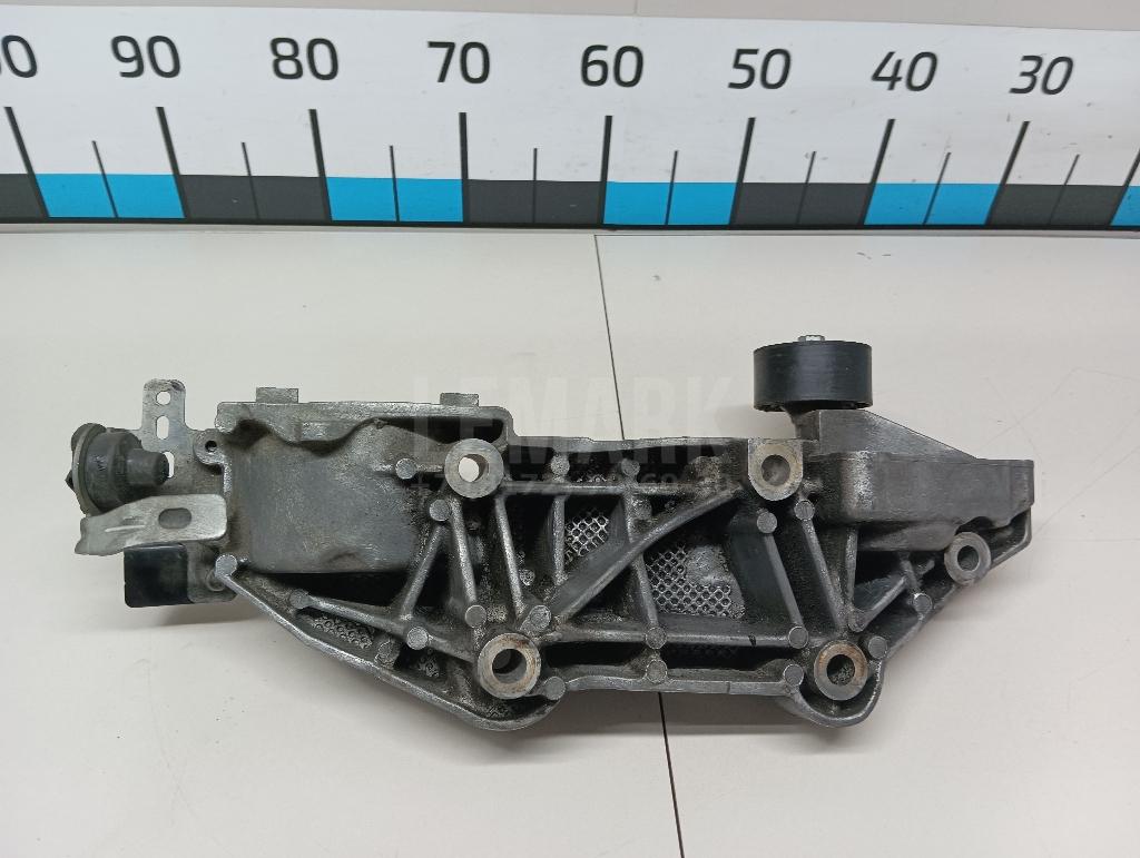 Кронштейн генератора 8200527320 Renault