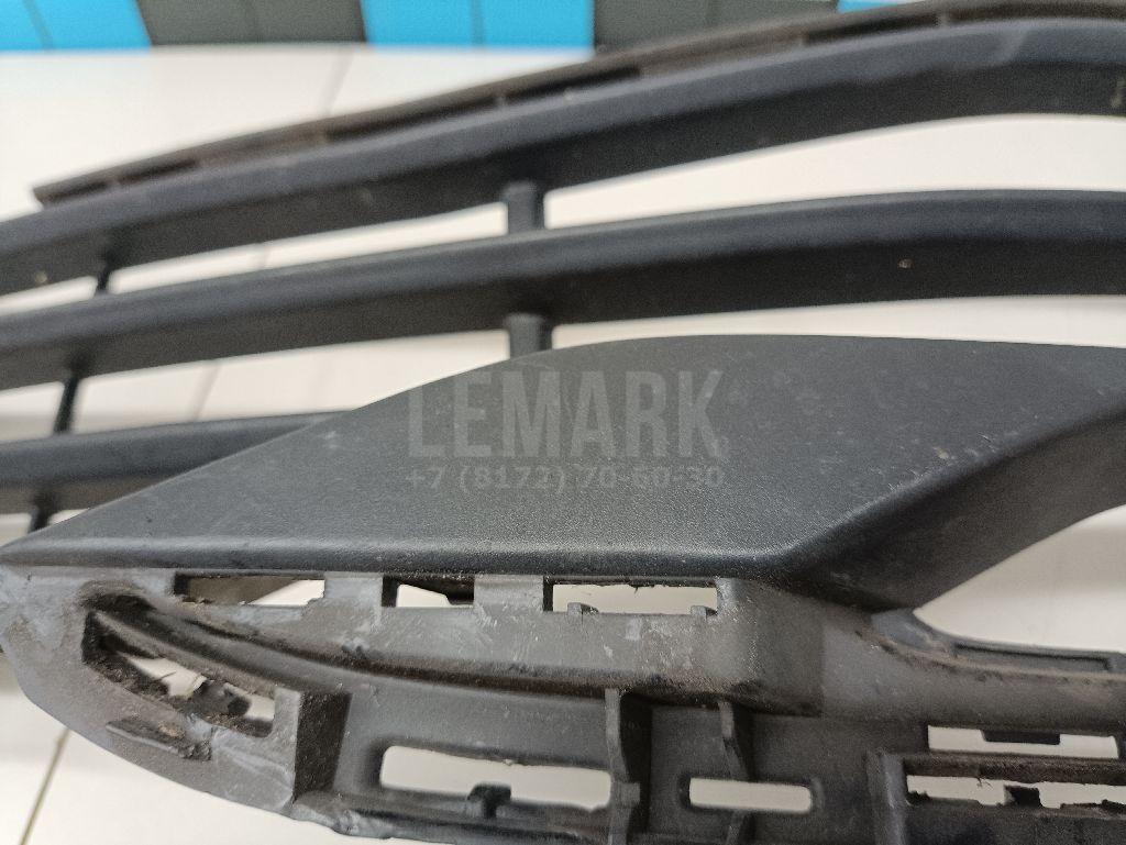 Решетка в бампер правая для  BMW X3 E83 2004-2010