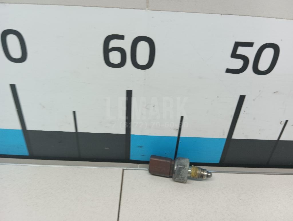 Датчик включения заднего хода 02T945415P VAG