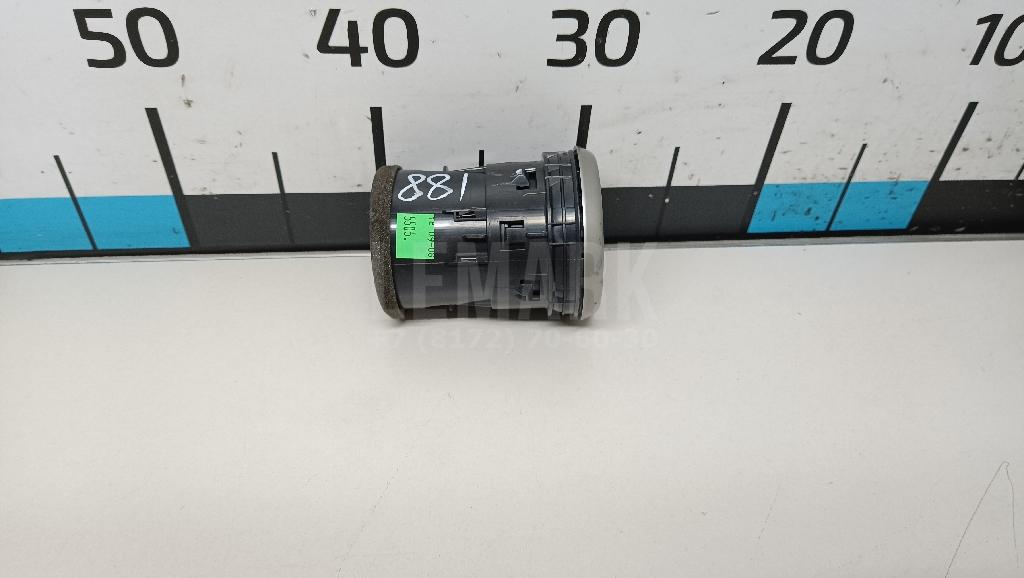 Дефлектор воздушный 68760JD10A Nissan