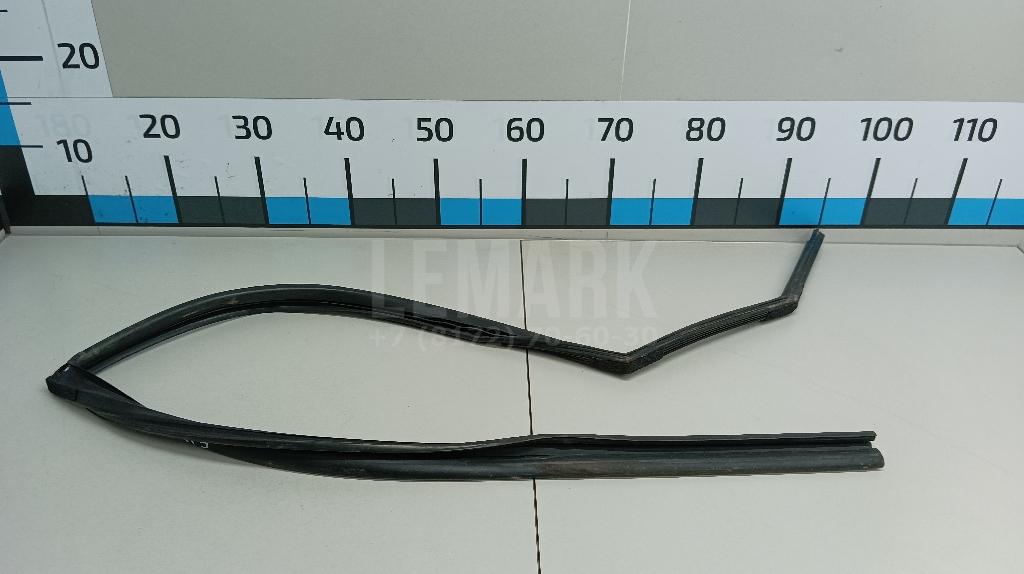 Уплотнитель стекла двери 835401H500 Hyundai-Kia