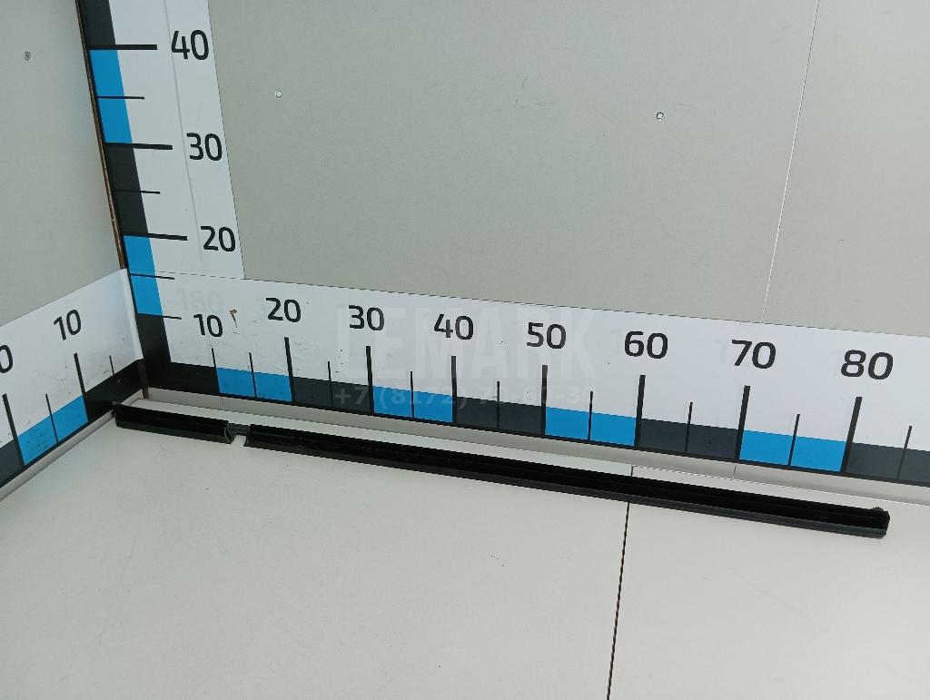 Накладка стекла заднего правого 3G5839480 VAG