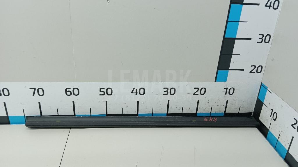 Накладка стекла переднего левого 5L0837479 VAG