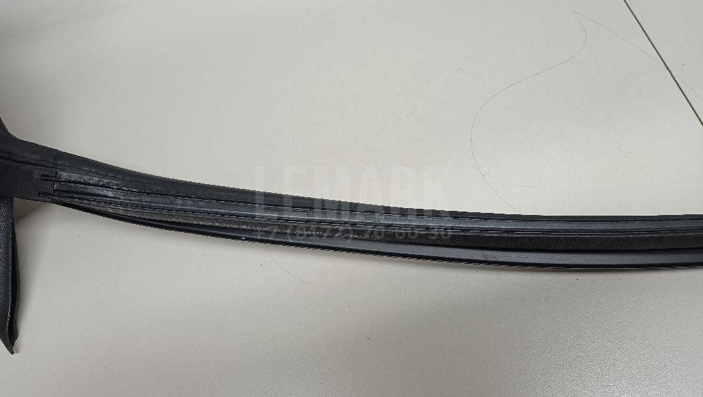 Уплотнитель стекла двери для  BMW X1 F48 2014-2022