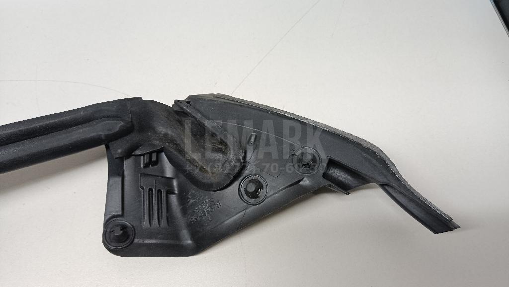 Уплотнитель стекла двери для  BMW X1 F48 2014-2022