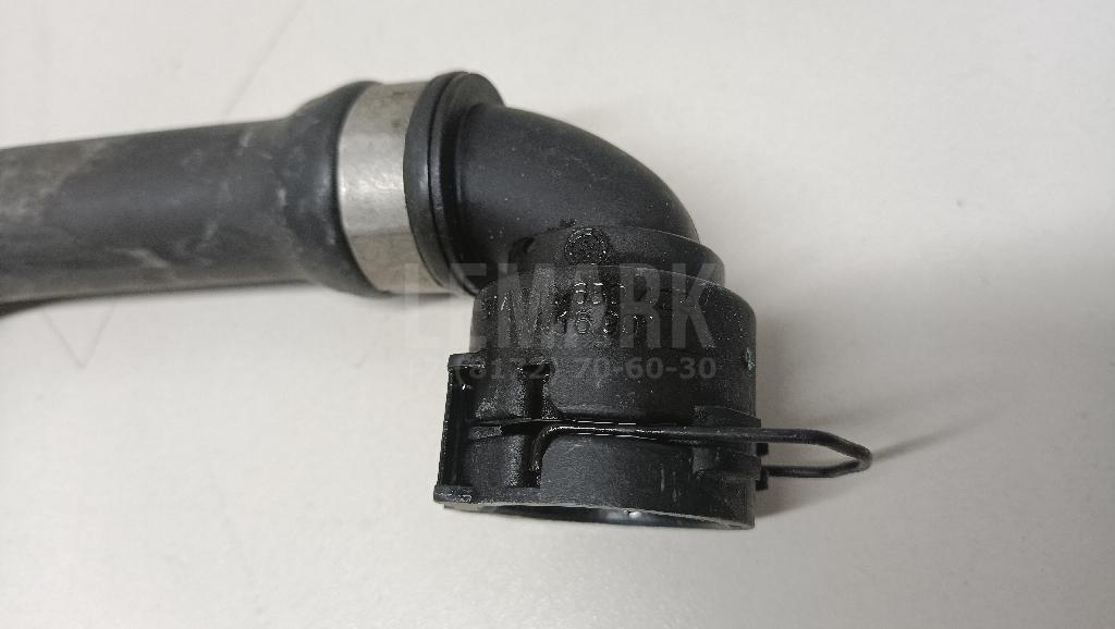 Патрубок радиатора для  Audi V8 1988-1994