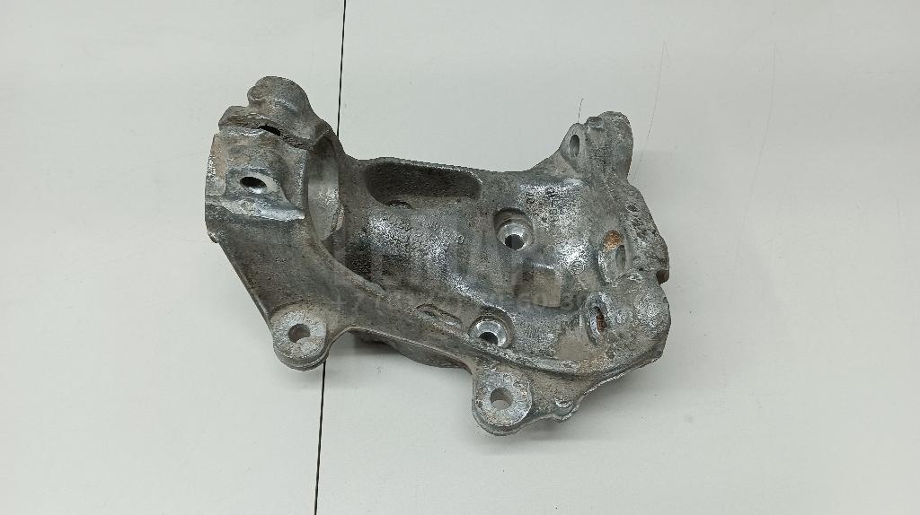 Кулак поворотный передний левый для  Audi A4 [B6] 2000-2004