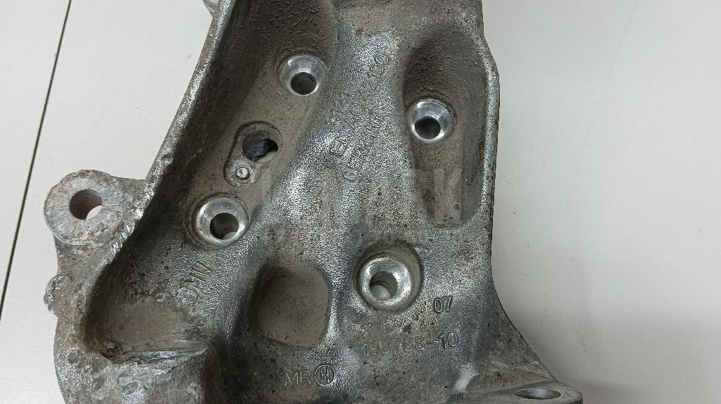 Кулак поворотный передний левый для  Audi A4 [B6] 2000-2004