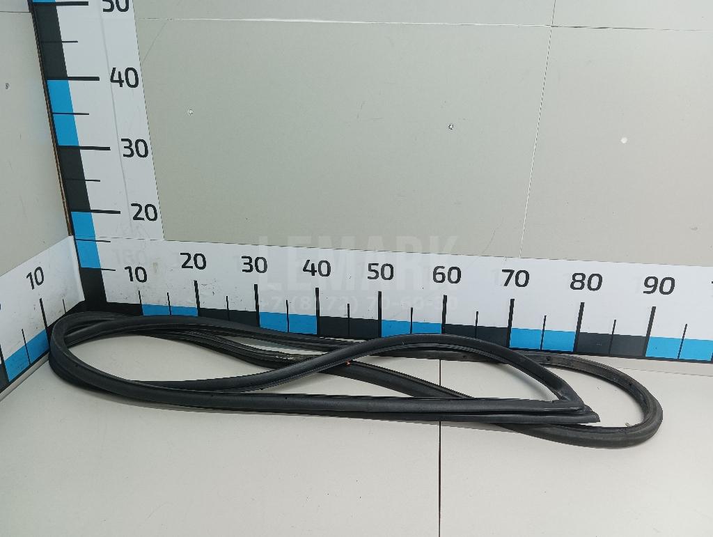 Уплотнитель двери 821301H000 Hyundai-Kia