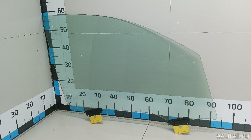 Стекло двери передней правой