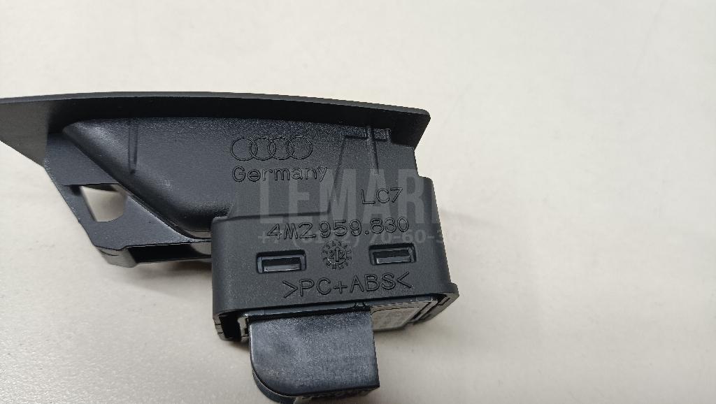 Кнопка открывания багажника для  BMW 1-serie E82/E88 2007-2013