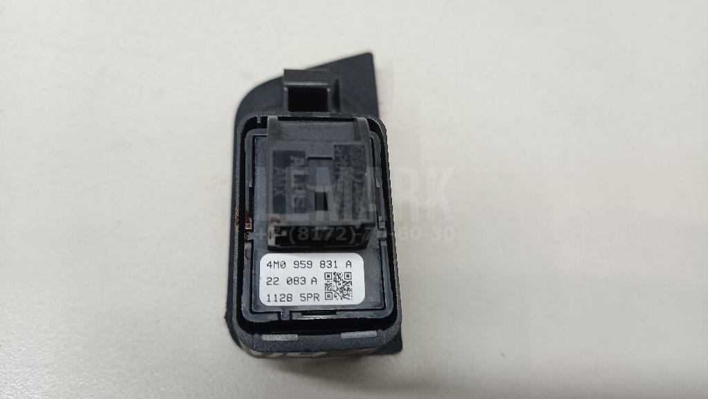 Кнопка открывания багажника для  BMW 1-serie E82/E88 2007-2013