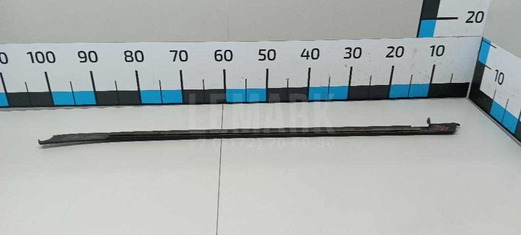 Накладка стекла заднего правого 6R68394785AP VAG
